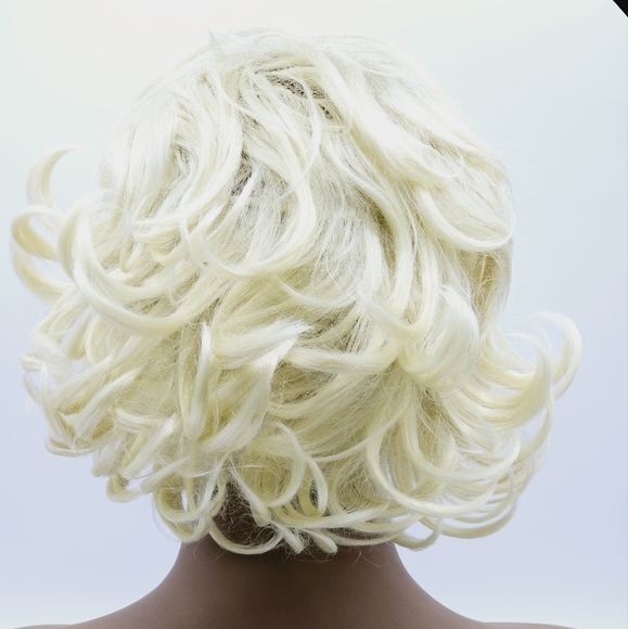 Blonde Short Wavy Synthetic Wig - Picture 4 of 6